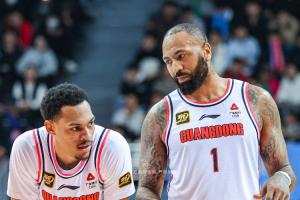 CBA官方：广东取消贝兹利注册 重新注册吉伦沃特